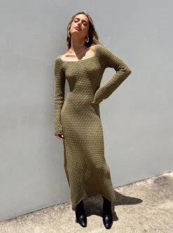 Princess Polly Lorena Long Sleeve Maxi Dress Khaki -Polly Store 5 modelinfo Saskia us2 27105373 d0d3 49a3 9684 25593faa5562