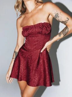 Princess Polly Lenette Mini Dress Burgundy -Polly Store 5 modelinfo cathlin us2 0311de8d 34fa 46d3 bb2a b9a68af93875