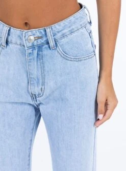 Princess Polly Zelkova Flared Jeans Mid Wash Denim -Polly Store 5 modelinfo elise us2 e038fc8f 4d8e 4c55 8bf2 8f7a33836de8