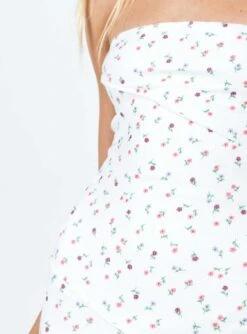 Princess Polly Oscar Maxi Dress White Floral 14 Princess Polly Oscar Maxi Dress White Floral -Polly Store 5 modelinfo elly us2 c8ca5941 3297 44a3 8c3d ef85a5be4149