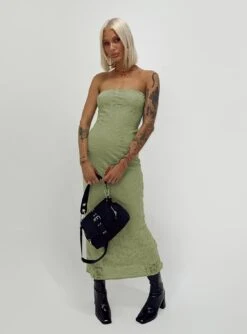 Princess Polly Sakina Maxi Dress Green -Polly Store 5 modelinfo emma leigh us4 4bef80c0 5428 42eb 8290 af718ccfd98b
