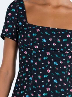 Princess Polly Hastings Mini Dress Black Floral -Polly Store 5 modelinfo kauri us2 90e8e6fb 61b9 4ac6 bc3f 84dbdf0bd20b