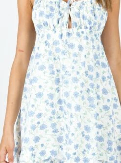 Princess Polly Empress Of Love Mini Dress Blue Floral -Polly Store 5 modelinfo kiana us2 a87ad7aa 8cf9 4207 99ef 9f18b5eb49b9