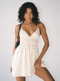 Princess Polly Roza Mini Dress Beige -Polly Store 5 modelinfo kiele us4 9b006a9d 6321 4d9d a7b4 1969f4c0423f