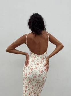 Princess Polly Knox Maxi Dress Beige Floral -Polly Store 5 modelinfo kristen us2 40d1232f e08b 4e3c 8cef 75d0909f5258