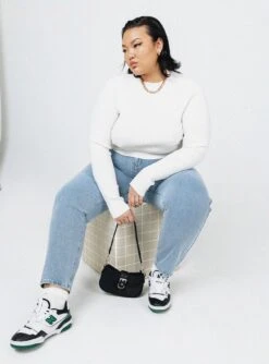 Girona Denim Jeans Blue Curve -Polly Store 5 modelinfo lovisa us18 3e3212fe f4cd 4d5b a009 2a750dd6a457