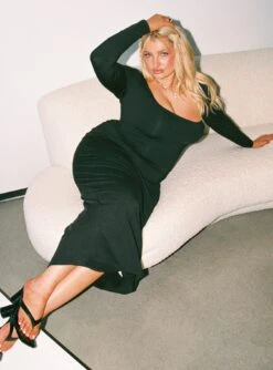 Lyla Maxi Dress Black Curve 11 Lyla Maxi Dress Black Curve -Polly Store 5 modelinfo sarina us14 48fb711e adc6 4094 80d3 d749c6129e17