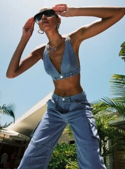 Princess Polly Paige Mid Rise Cargo Jean Denim -Polly Store 6 modelinfo Ayanna us2 b4c86ab8 7418 4c55 b647 52fe810795b1